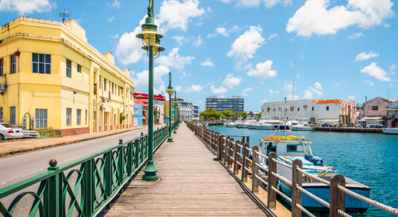 Barbados te desaf�a: Aventura marina, surf y oleaje perfecto 