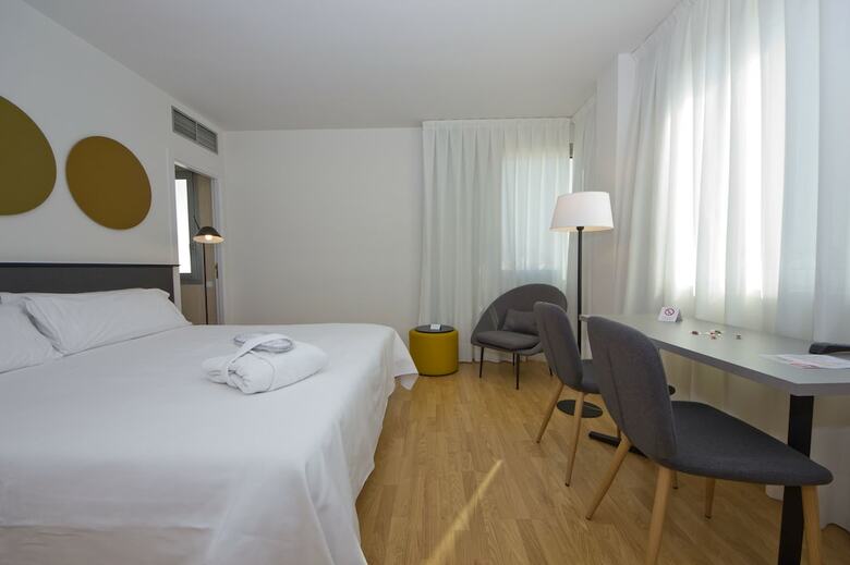 Aparthotel Atenea Vall�s
