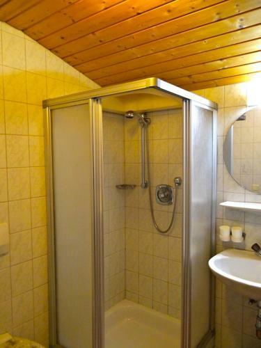 Hostal Ski & Bike Pension Maria