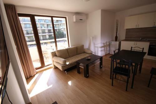 Golden Dunes Primorsko Apartments
