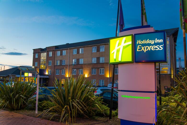 Hotel Express By Holiday Inn Cardiff Bay