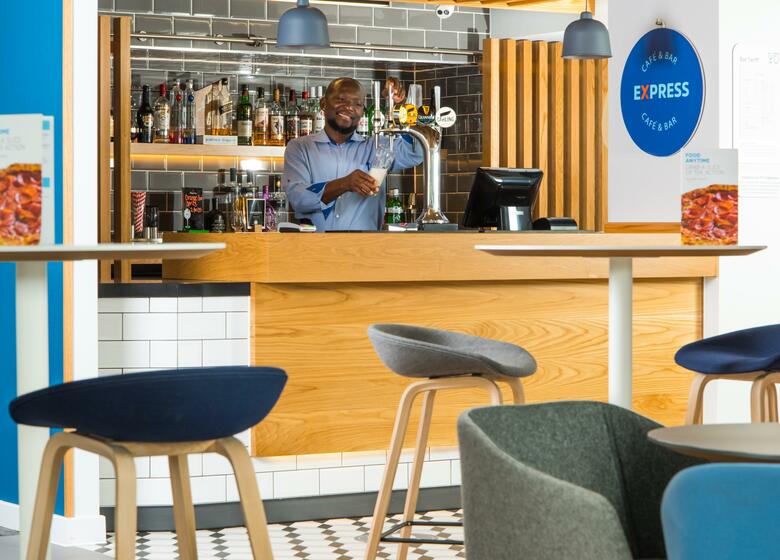 Hotel Express By Holiday Inn Cardiff Bay