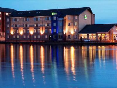 Hotel Express By Holiday Inn Cardiff Bay