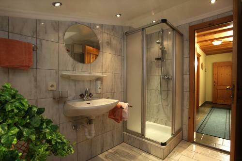 Bed & Breakfast G�stehaus H�lzl