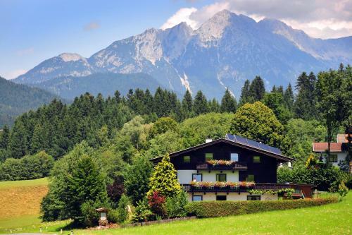 Bed & Breakfast G�stehaus H�lzl