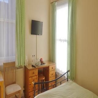 Albergue Burton Villa Guest House