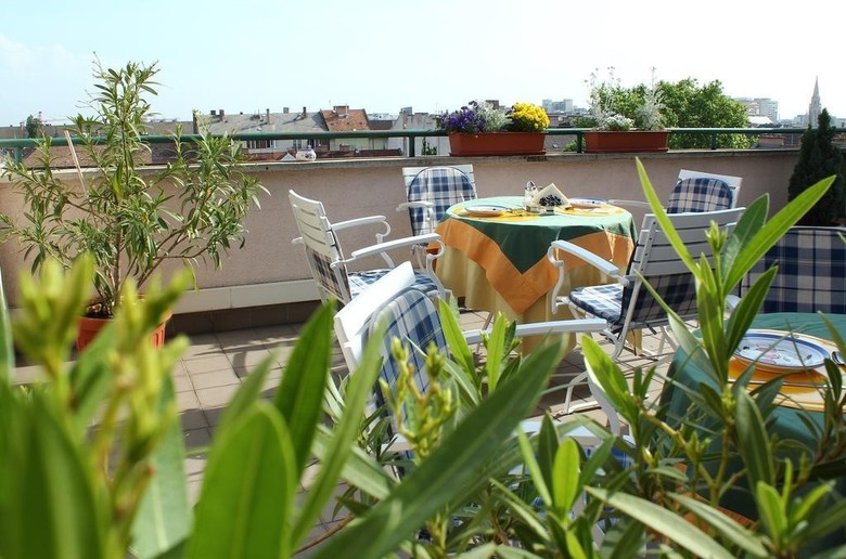 Residencia Boulevard City Pension And Apartments