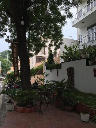 Hotel Shanti Home