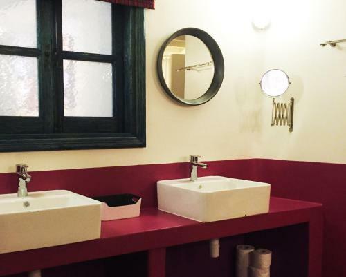 Hostal Apokryfo Traditional Guesthouse