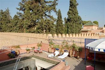 Albergue Riad Dar Al Kounouz