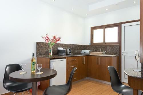 Aparthotel Loutsiana I & II Deluxe Apts