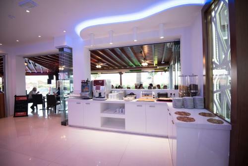 Aparthotel Loutsiana I & II Deluxe Apts