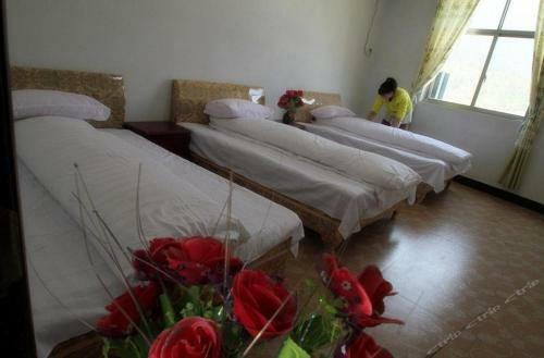 Wuyuan Jiangling Huatian Hostel
