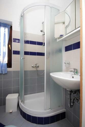 Apartments With A Parking Space Karigador (novigrad) - 2534