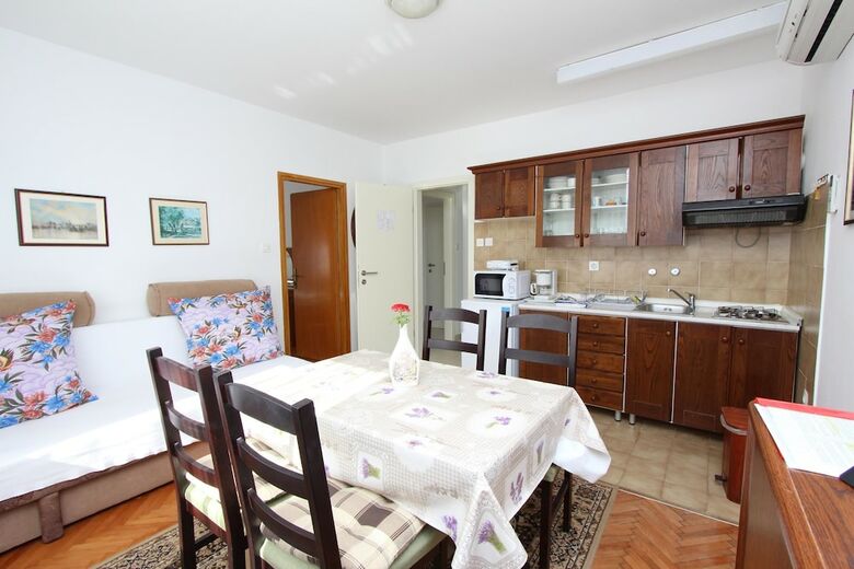 Rooms And Apartments Bella Vista