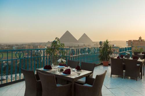 Pyramids Plaza Hotel