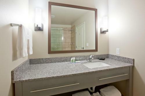 Grandstay Hotel & Suites Valley City