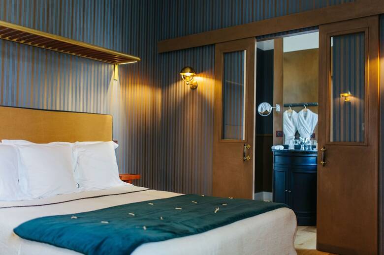 Hostal La Course