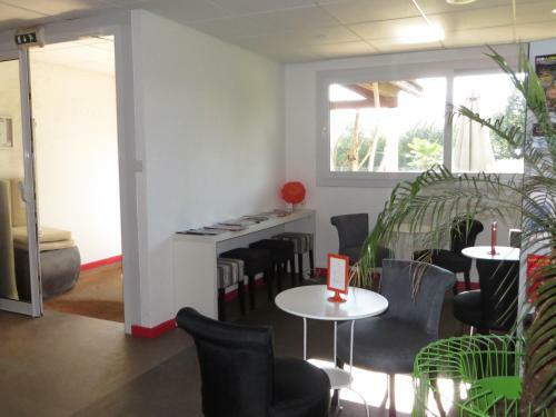 Best Hotel Rouen Est / Val De Reuil