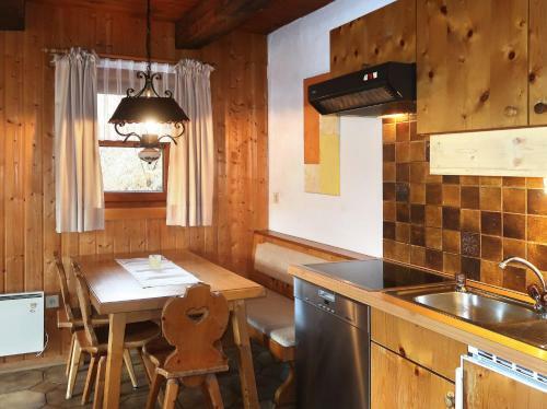 Haus Luna 200w