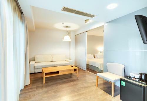 Phidias Piraeus Hotel
