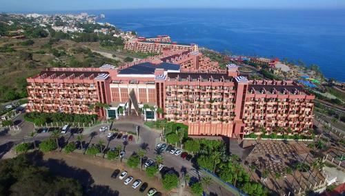 Holiday World Polynesia Hotel