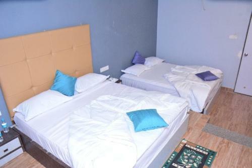 Hotel Toppers Corner