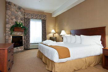 Holiday Inn Express Hotel & Suites Strathmore