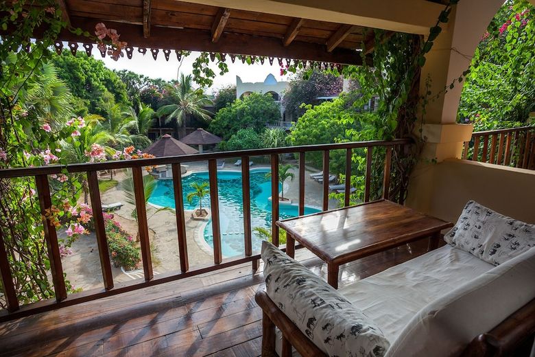 Hotel Lily Palm Resort