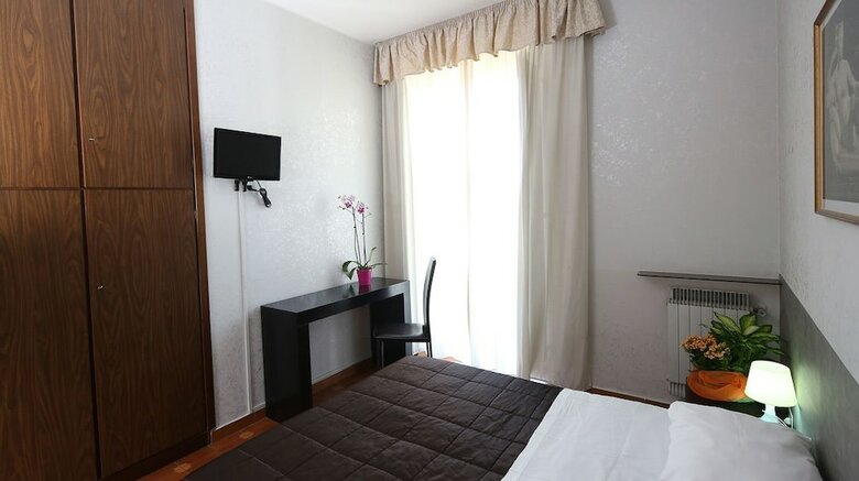 Hotel Roma Room