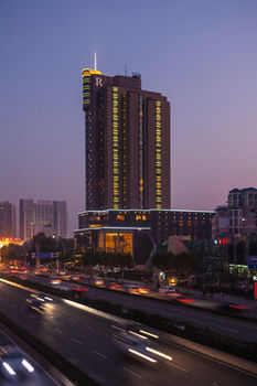 Hotel Renaissance Wuhan