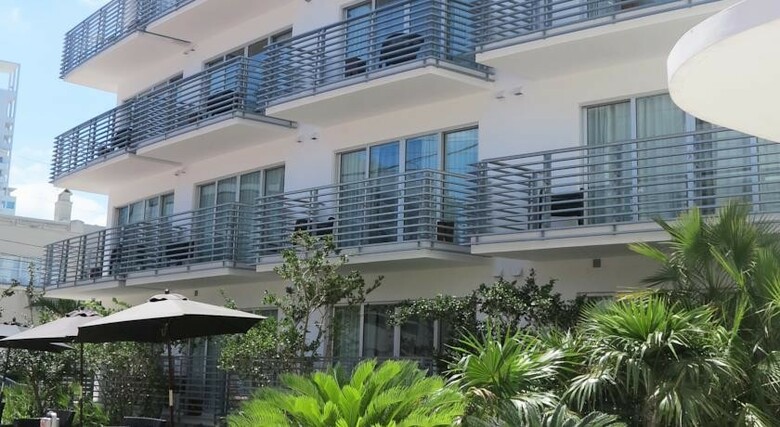 Hotel Riviera Suites South Beach