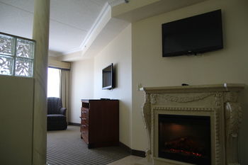 Hotel Monte Carlo Inns Barrie Suites