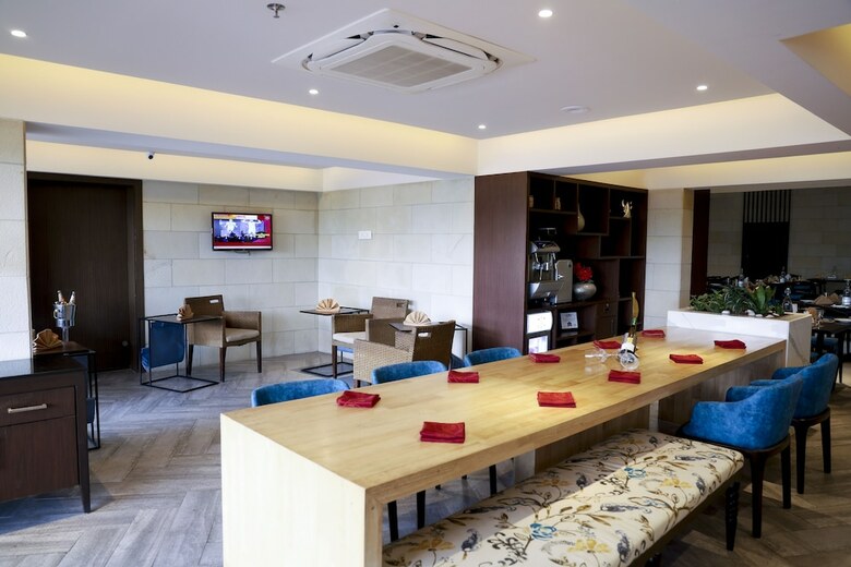 Hotel Royal Orchid Golden Suites