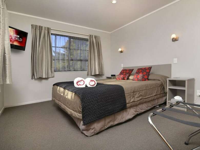 Knightsbridge Court Motor Lodge