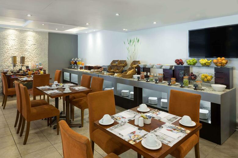 Hotel Howard Johnson La Carolina- Quito