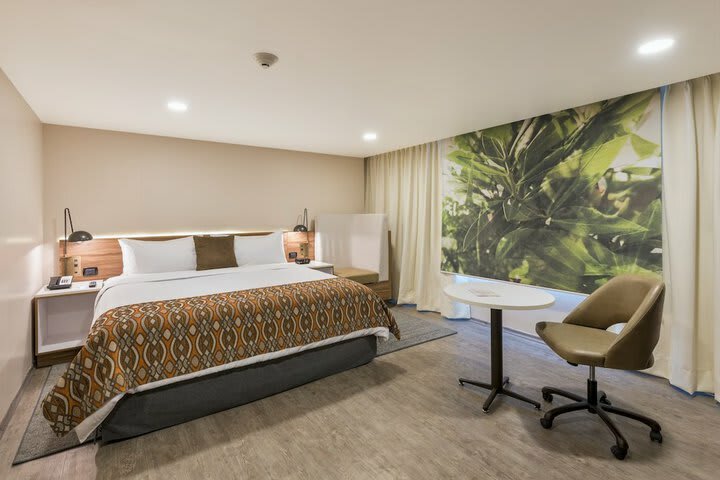 Hotel Howard Johnson La Carolina- Quito