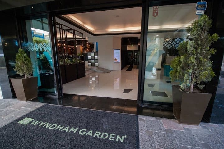 Hotel Howard Johnson La Carolina- Quito