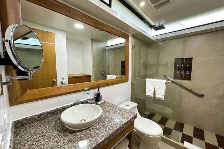 Hotel Howard Johnson La Carolina- Quito