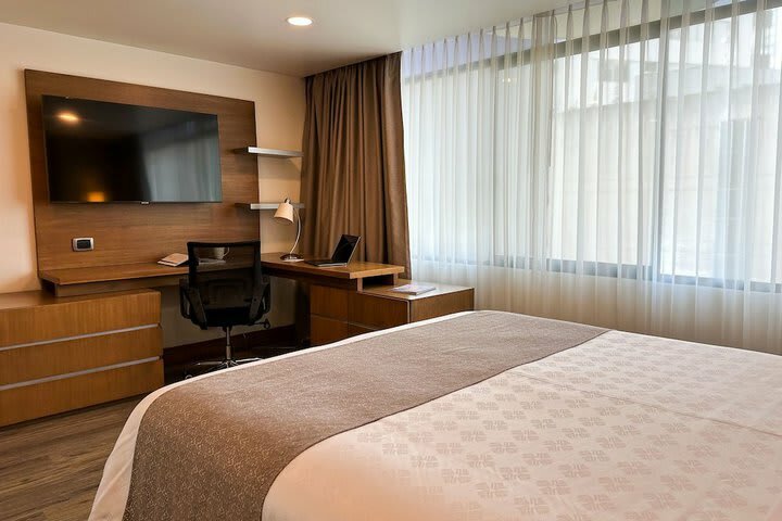 Hotel Howard Johnson La Carolina- Quito