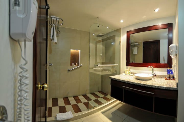 Hotel Howard Johnson La Carolina- Quito
