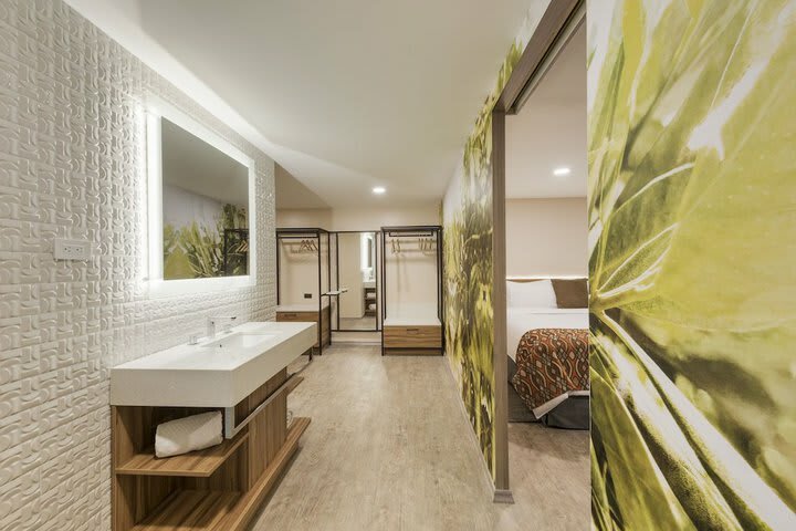 Hotel Howard Johnson La Carolina- Quito