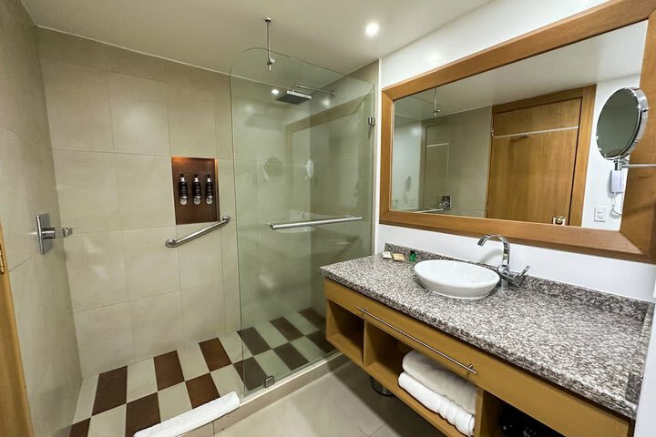 Hotel Howard Johnson La Carolina- Quito