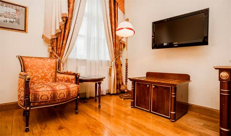 Petroff Palace Hotel