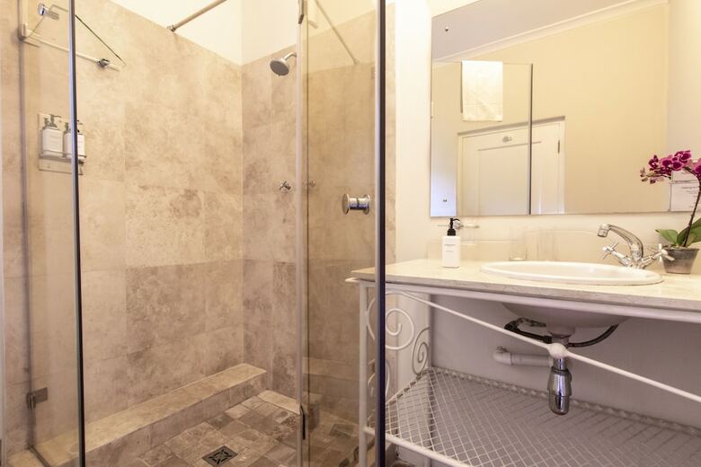 Hostal Auberge Burgundy Guesthouse