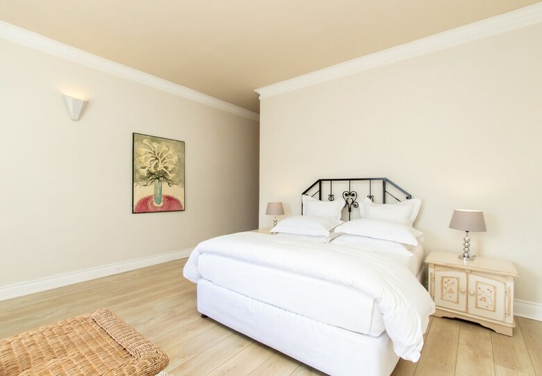 Hostal Auberge Burgundy Guesthouse