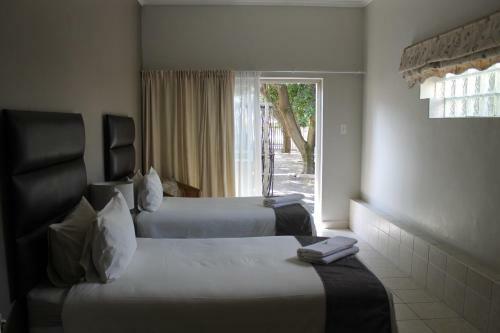 Hostal Fin And Feather Guesthouse