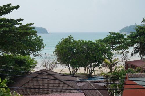 Kata Beachwalk Hotel And Bungalows