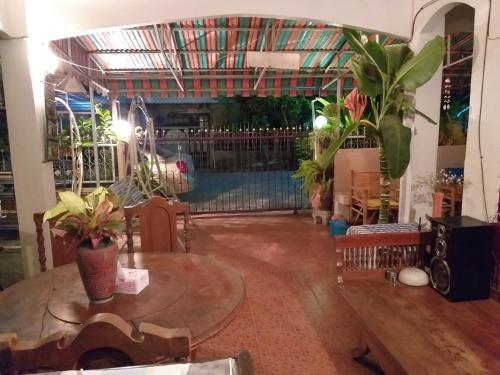 Hostal Srikrung Guesthouse