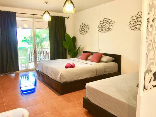 Hostal Insook Ko Larn Resort